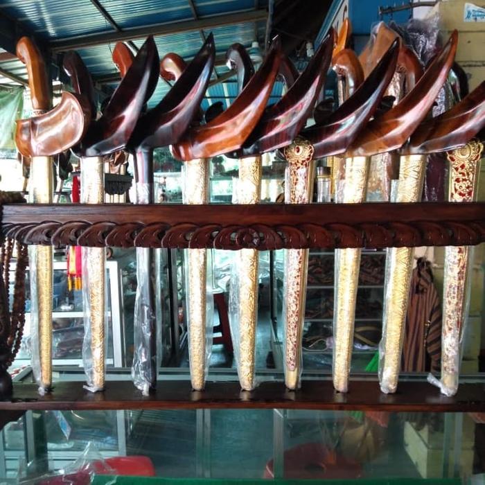 Jagrak keris Bubut kayu jati isi 9