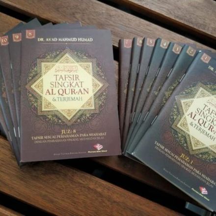 Tafsir Singkat Al Quran dan Terjemah Ukuran Besar Pustaka Ibnu Umar 8