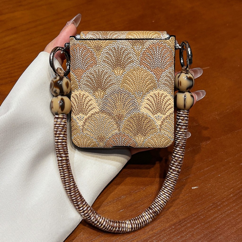 Kasus Ponsel Pola Seashell Coklat Mewah Korea dengan Tali Tenun Manik untuk Samsung Galaxy Z Flip 7 