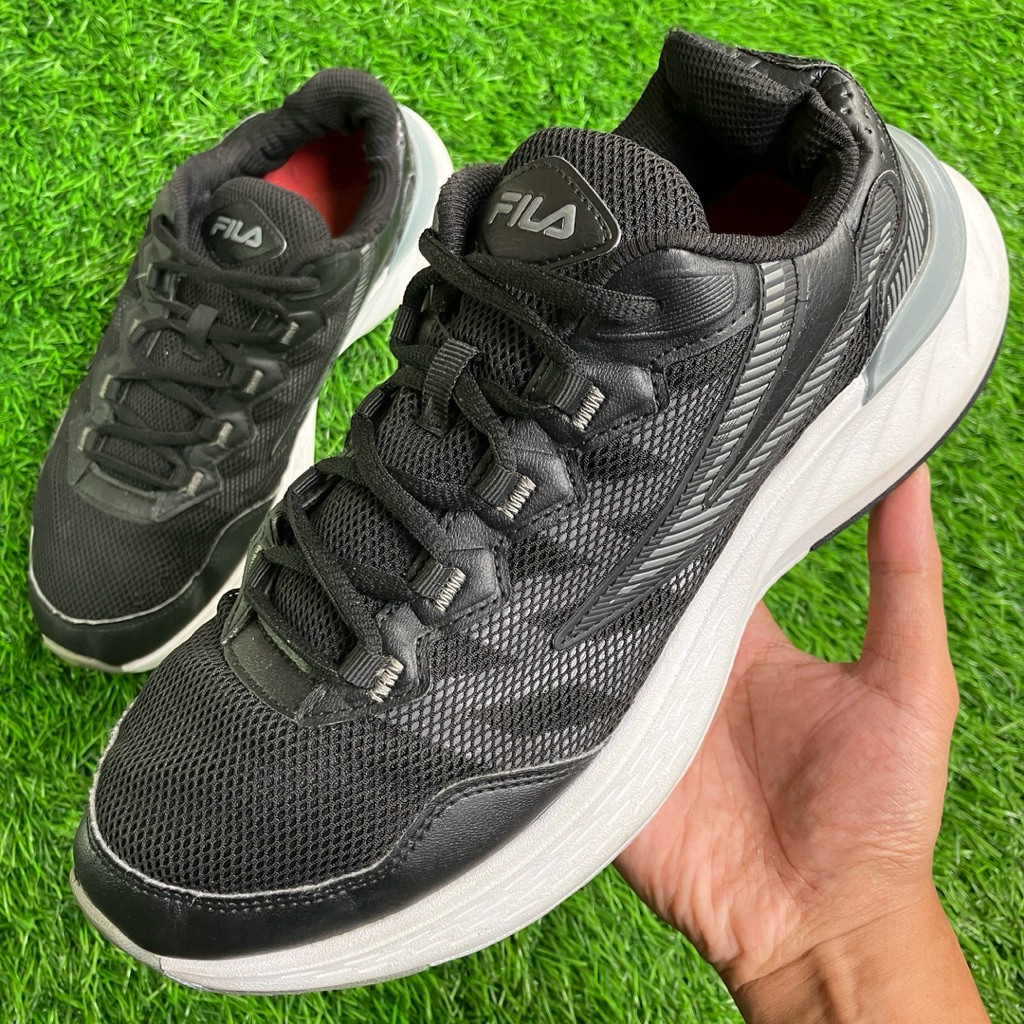 FILA Wind Tracer Black Mesh Running shoes ukuran 42,5