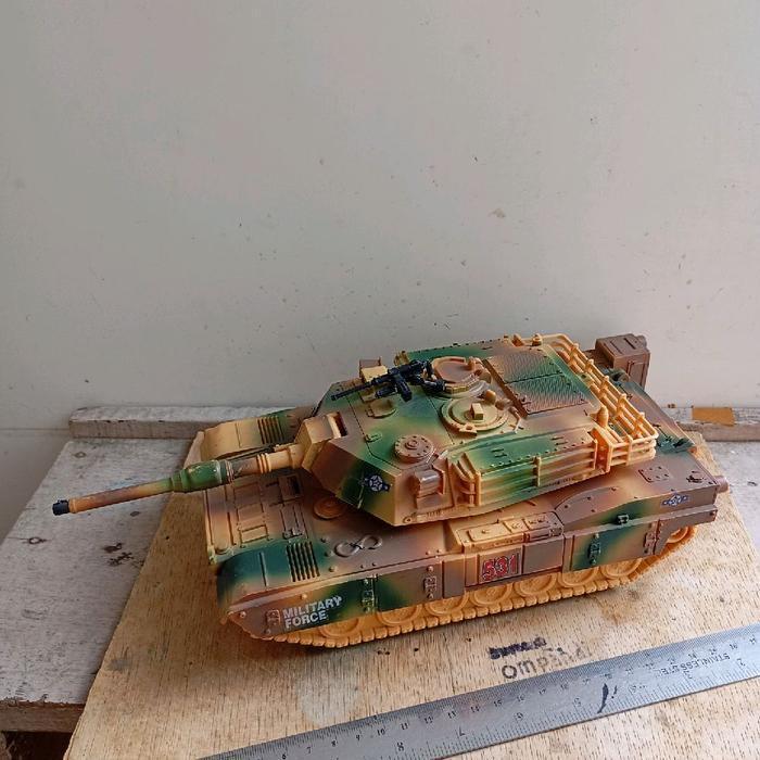 miniatur kendaraan tank realtoy plastik Dcast