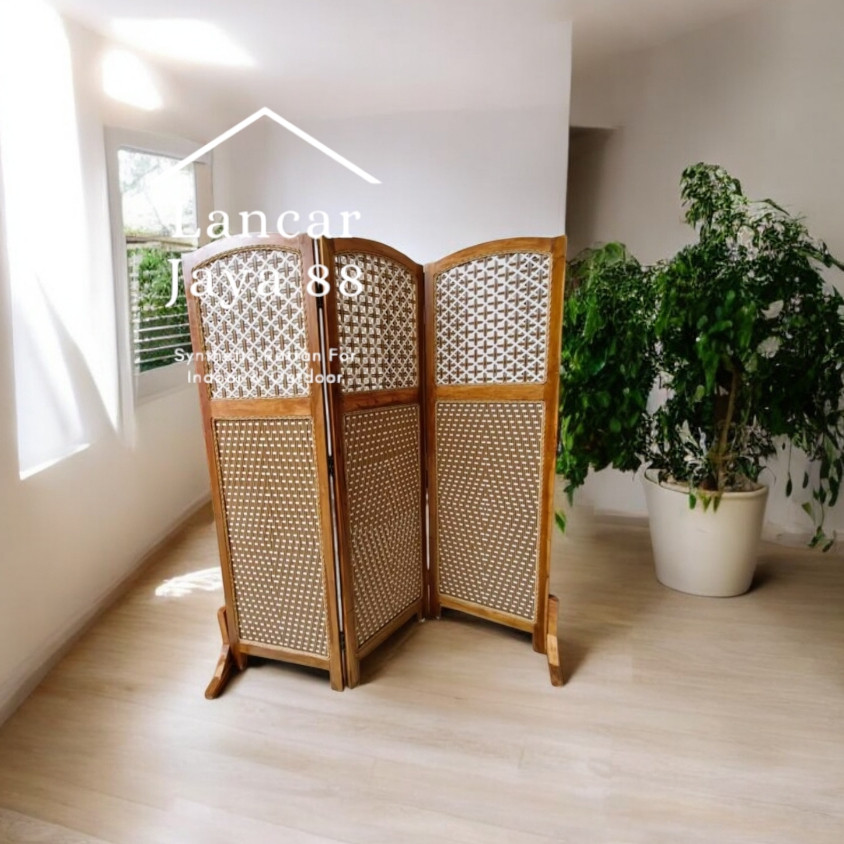 Sketsel Ruangan Rotan Sintetis 3 Pintu Tinggi 170 Cm