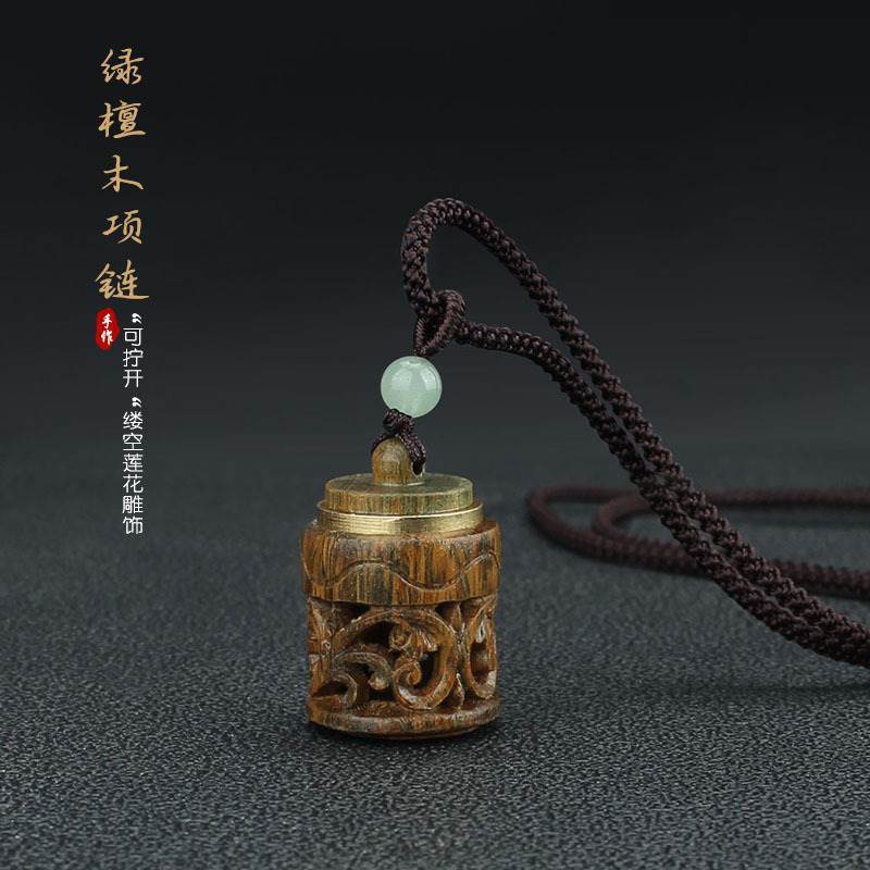 Kalung Gantung Sachet Kayu Cendana Hijau Retro Baru