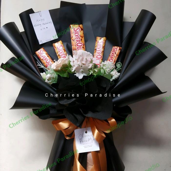 Buket/bucket/ Hand bouquet Coklat Silverqueen + Bunga Artificial Murah - random cewe, coklat+bunga s