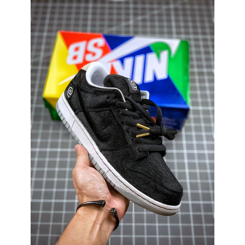 Sepatu Nike Dunk Low Retro Premium Kulit Bulu Hitam Putih Pria Wanita Sneakers