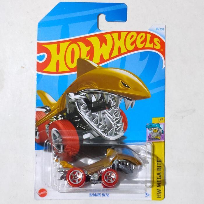 Mainan Hot Wheels Shark Bite gold emas 2024 HW Mega Bite