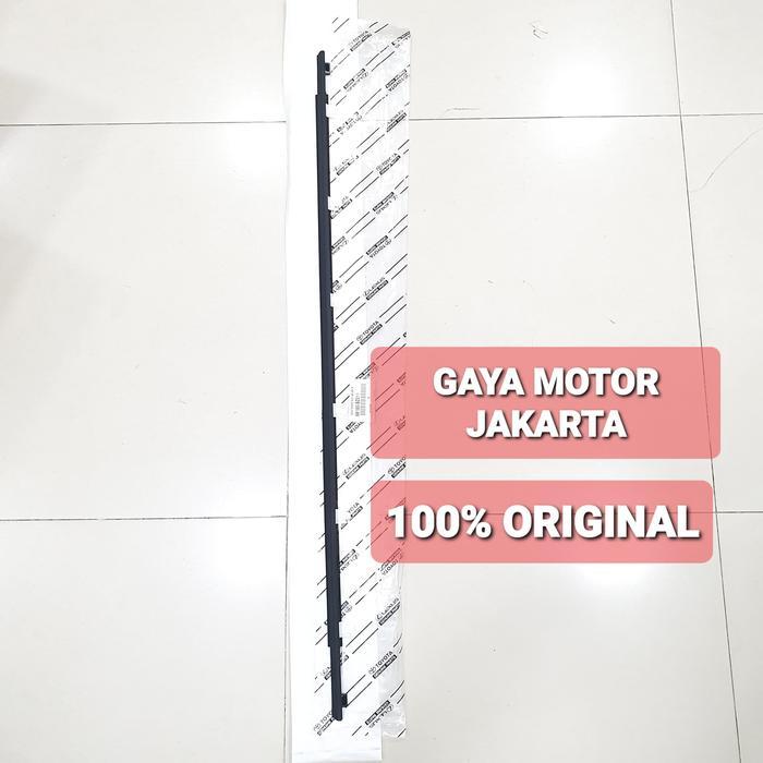 Pelipit Pintu-Karet Kaca Luar Belakang Kanan Avanza-Xenia 2003-2011 BEST