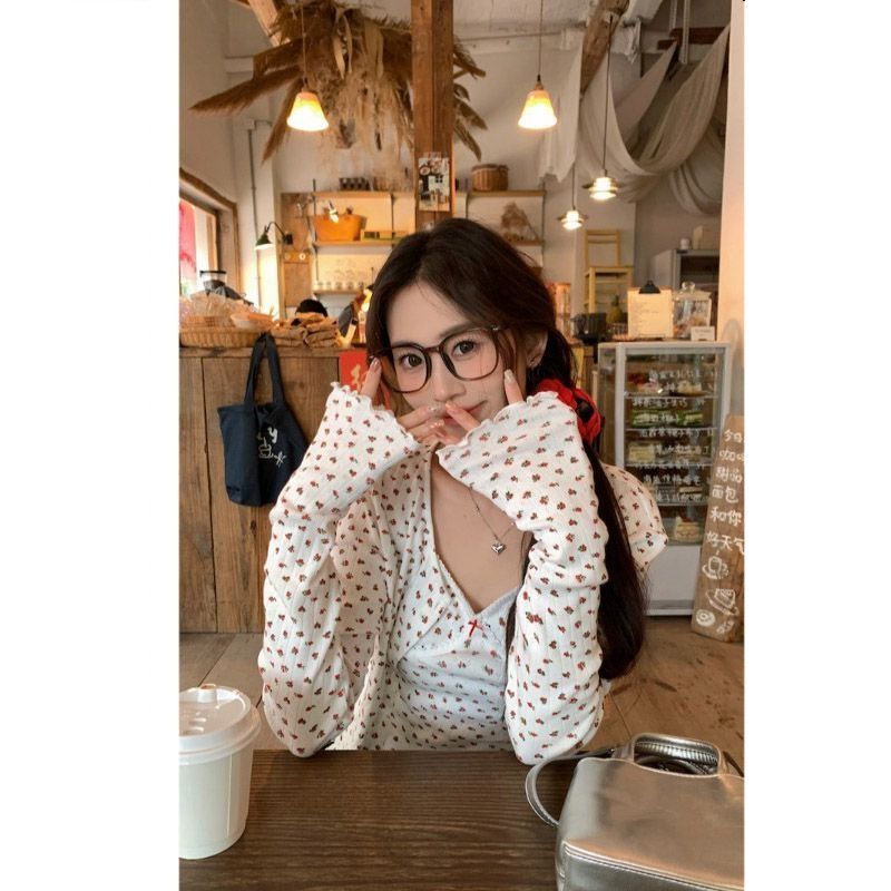 [CHIC HOUR]Set dua potong Korea: cardigan bunga dan tank top, bergaya pure desire dan awet muda.