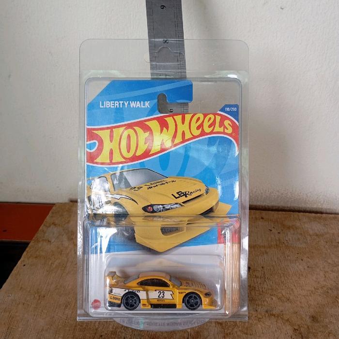 hot wheels nissan silvia lbwk kuning 2ND