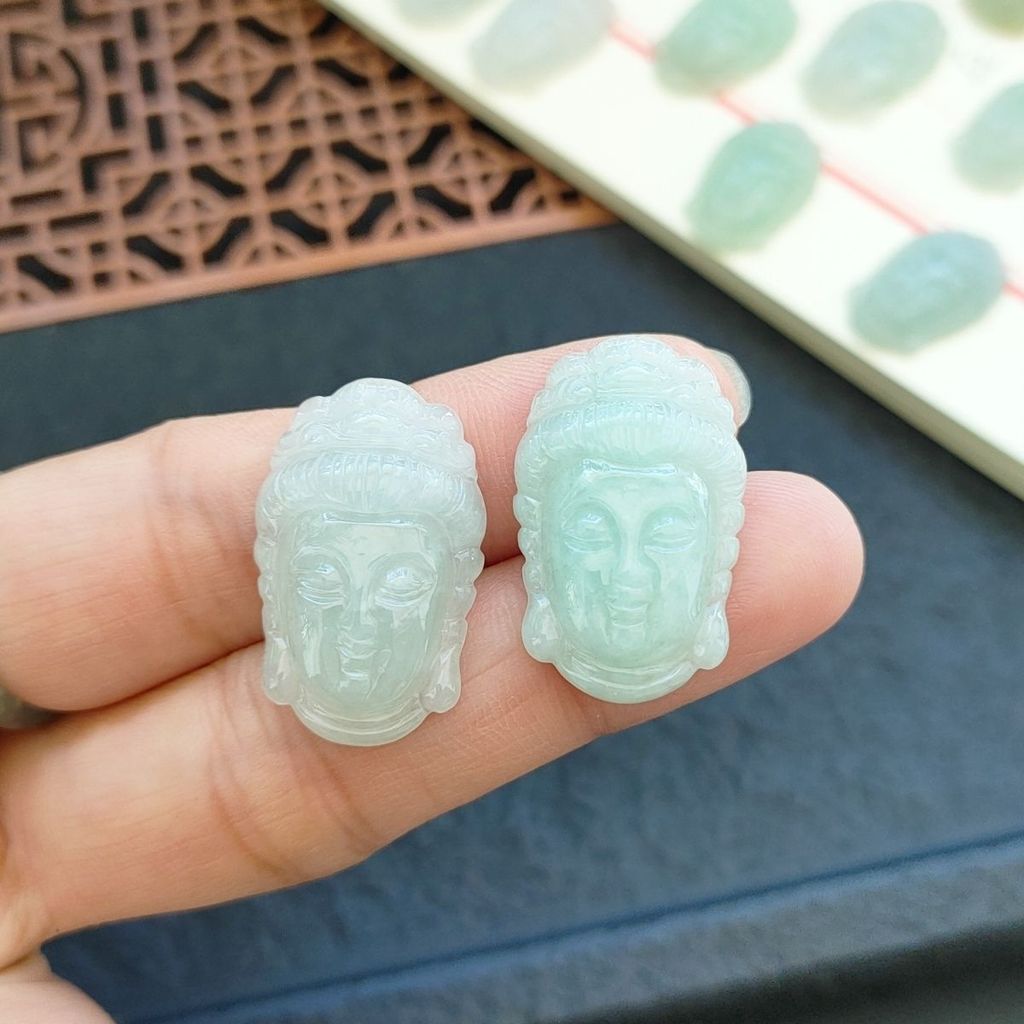Jadeite barang lilin halus air es ringan es hijau giok barang Liontin kepala Buddha