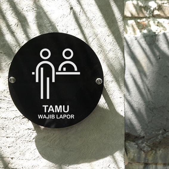 (Speeds Home) Sign Tamu Wajib Lapor Akrilik Stiker + 1 Set Baut Stainless - INPI HOUSE - 20cm