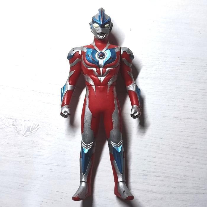 ULTRAMAN GINGA STRIUM   VINYL 14CM HERO SERIES