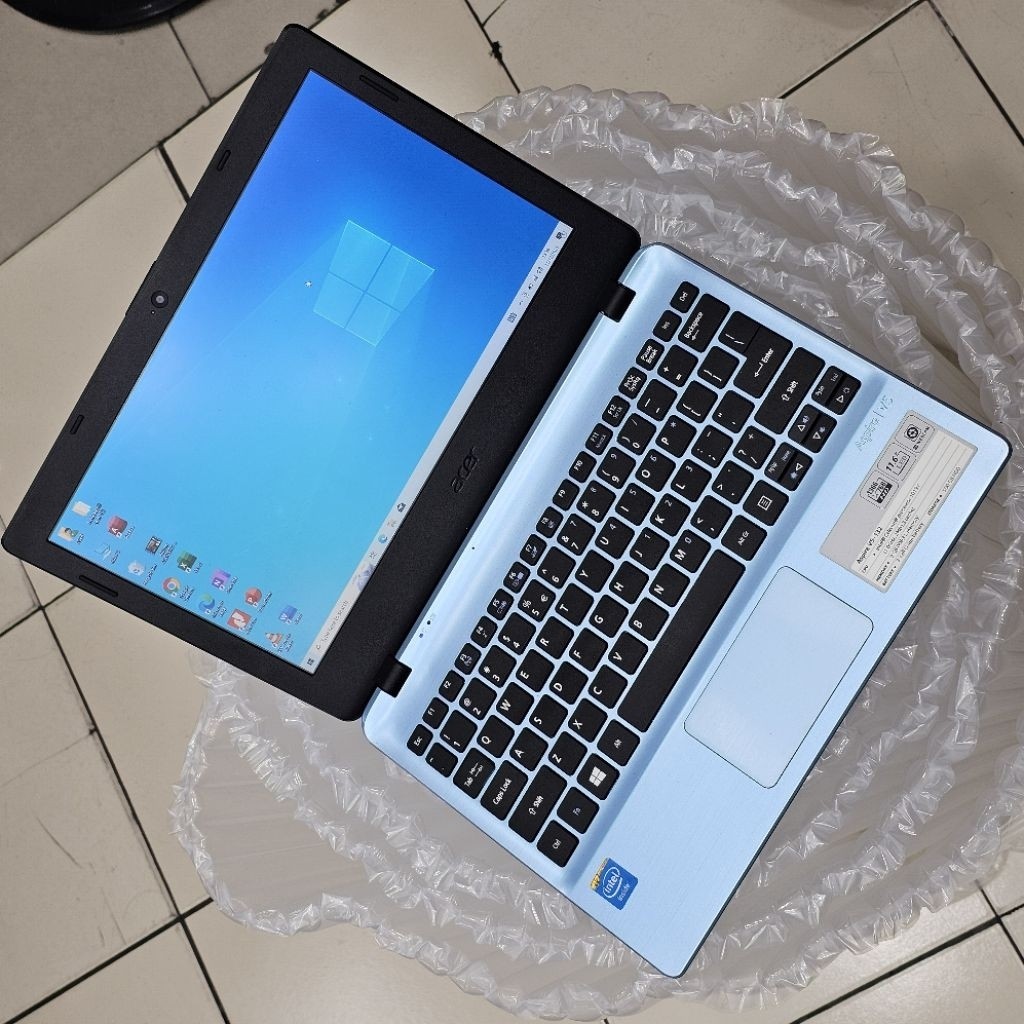 Laptop Notebook Acer Aspire V5-132 Layar 12inch Model tipis bangat kondisi normal masih bagus Dunia 
