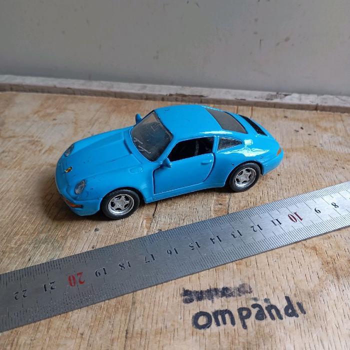 diecast maisto mobil porsche 911 carrera 1/36 2ND