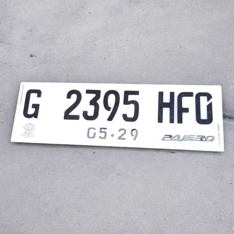 Variasi Plat Nomor Mobil AkrilikTimbul , hitam putih Custom plat mobil