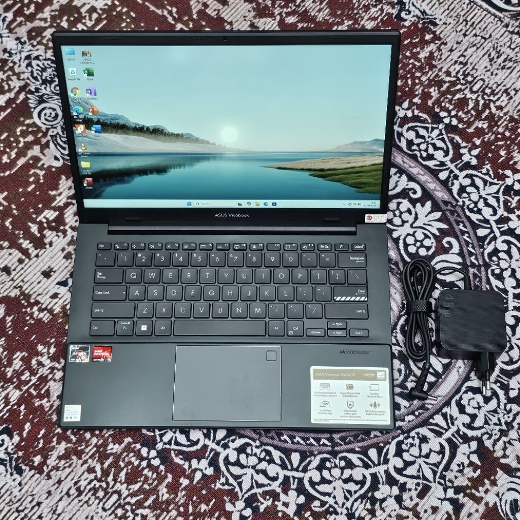Laptop Asus VivoBook E1404F AMD Ryzen 3-7320U RAM 8GB SSD 512GB Second Like New Masih mulus bangat