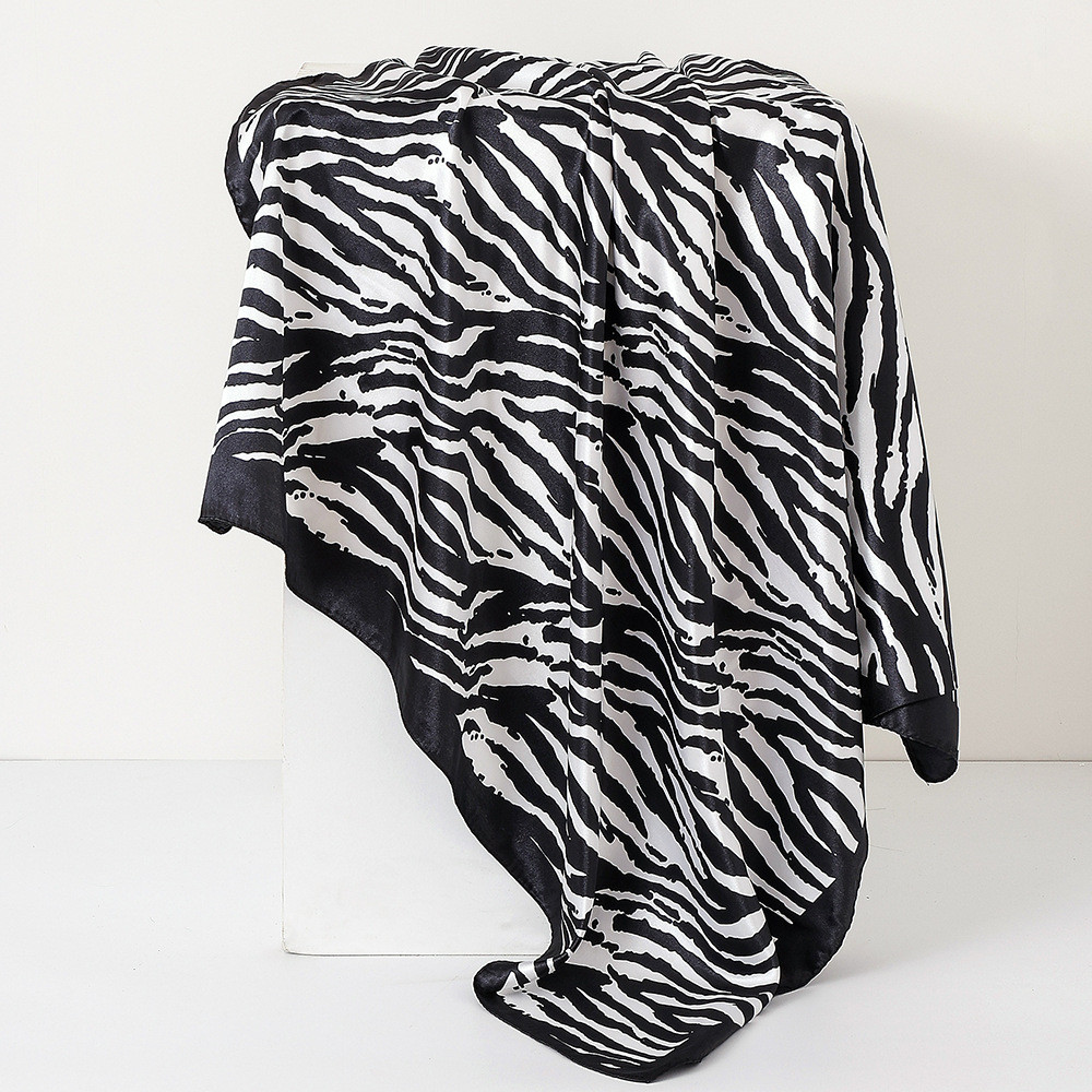 Syal sutra motif macan tutul baru untuk wanita, kerudung, syal persegi satin sutra imitasi.