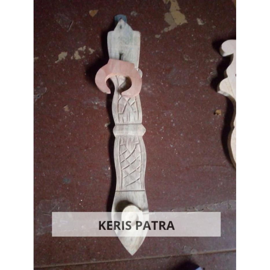 blawong keris darikayu jati ukiran lung lungan jaman belanda ukir nanas di bodi depannya termurah bk