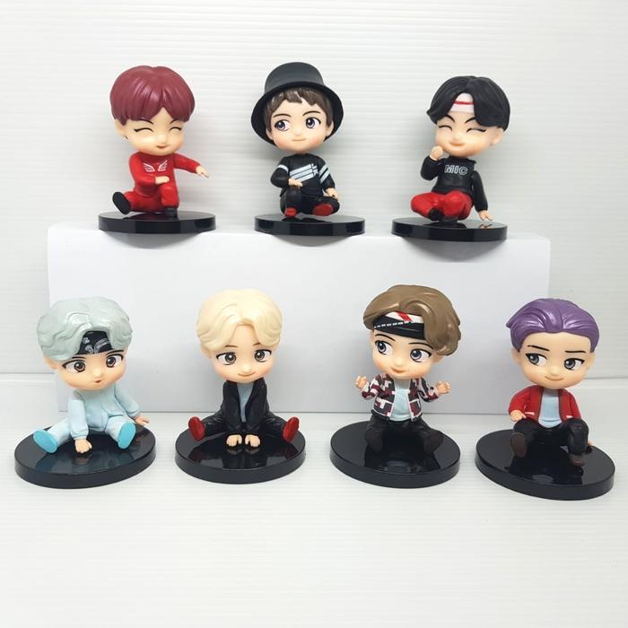 Diskon topper BTS bangtan boys figurine figurin boneka pajangan mobil - duduk