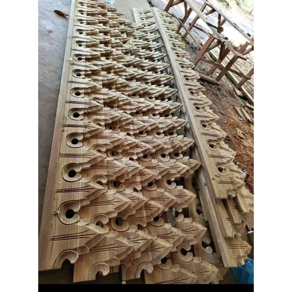 Lisplang ukir kayu jati Jepara