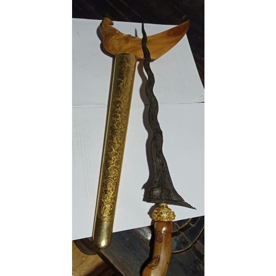 Keris sengkelat sepuh lengkap
