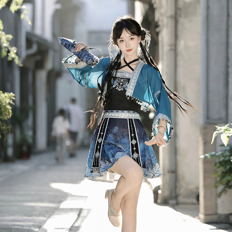Setelan Hanfu gaya Tiongkok dengan rok suspender wanita