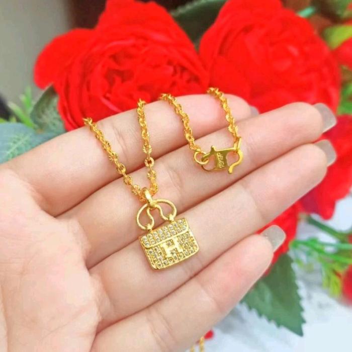 Kalung Liontin Tas Titanium Gold Korean Perhiasan Wanita Titanium Anti Luntur Fashion Kalung