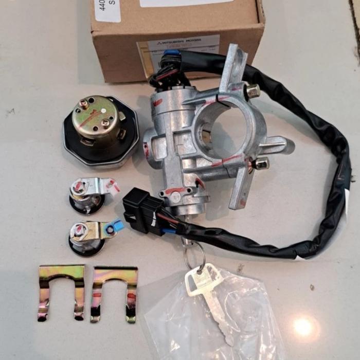 kunci kontak set pintu L300 asli Original Mitsubishi