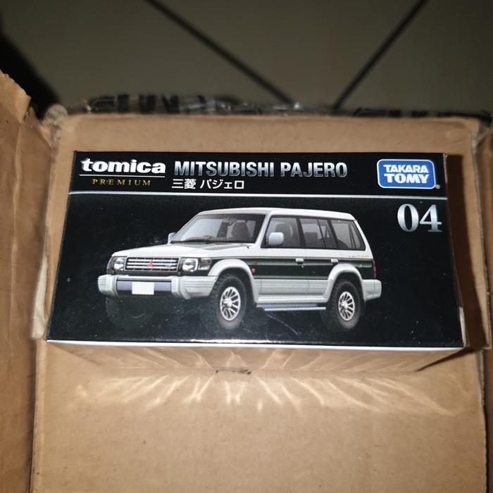 Tomica Premium 04 Mitsubishi Pajero