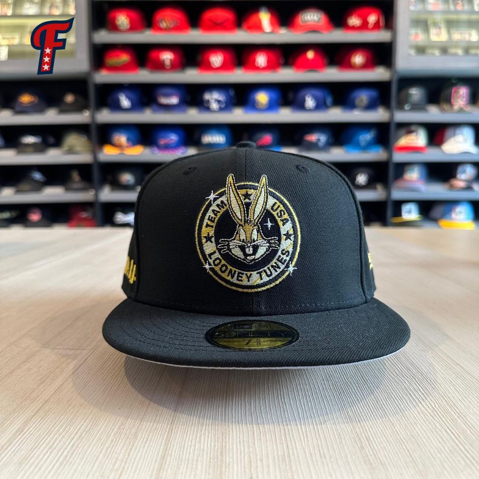 Topi New Era x Bugs Bunny Looney Tunes Team USA Collab Black 59FIFTY Fitted Hat Original