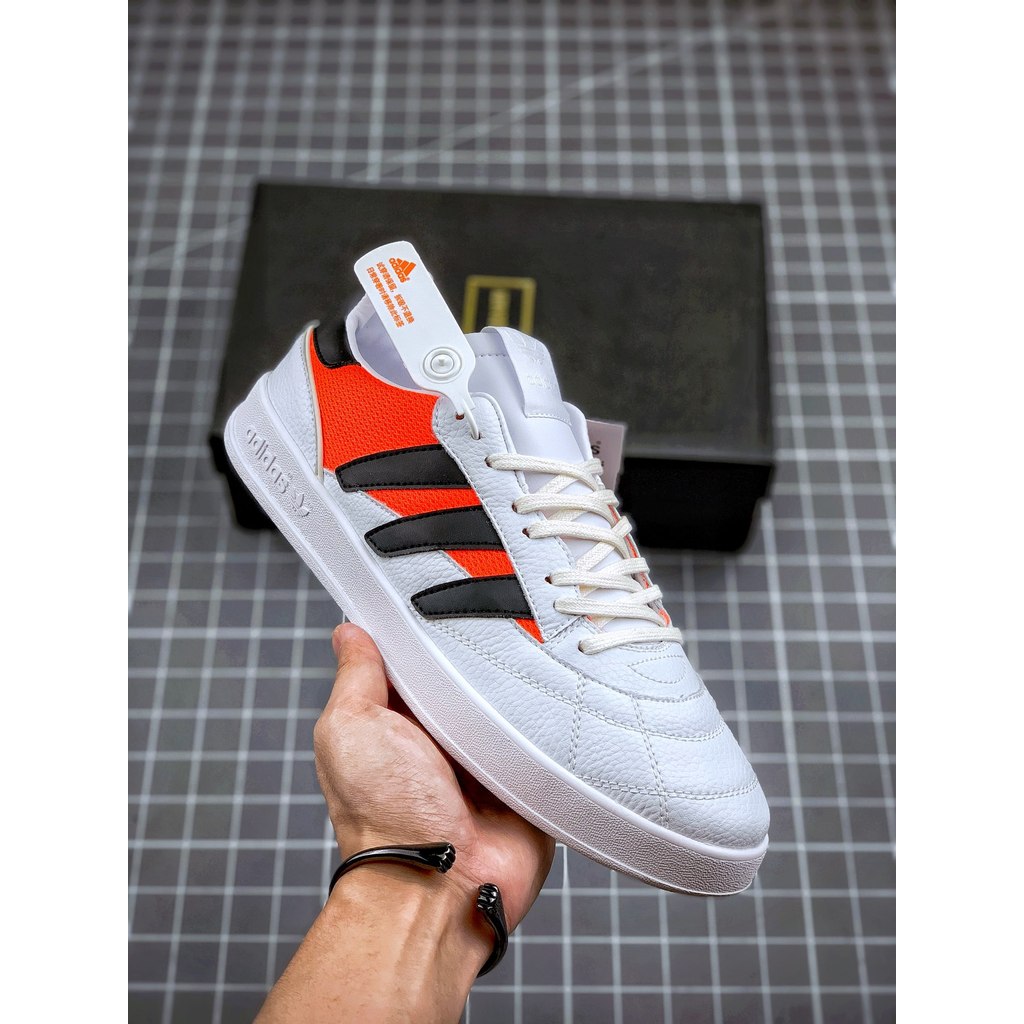 Sobakov P94 putih merah
Sepatu 3 Daun Sepatu Putih Korea
Sepatu Pria dan Wanita Korea