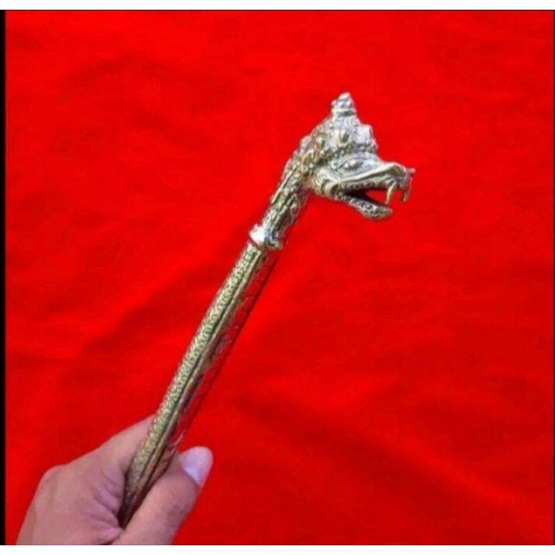 Tongkat komando naga kuningan