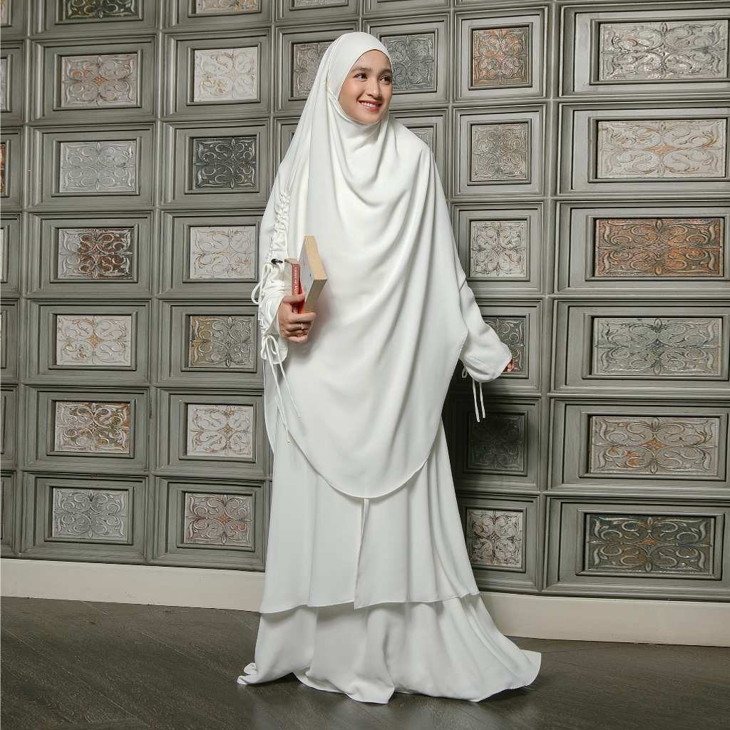 Lozy Hijab - Yasmin Abaya Lozy x Cut Syifa (Gamis Haji dan Umrah Bahan Nadem Anti UV)