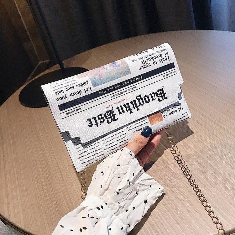 Nilai tinggi tas kecil wanita versi Korea mode grafiti tas bahu selebriti internet rantai utusan tas