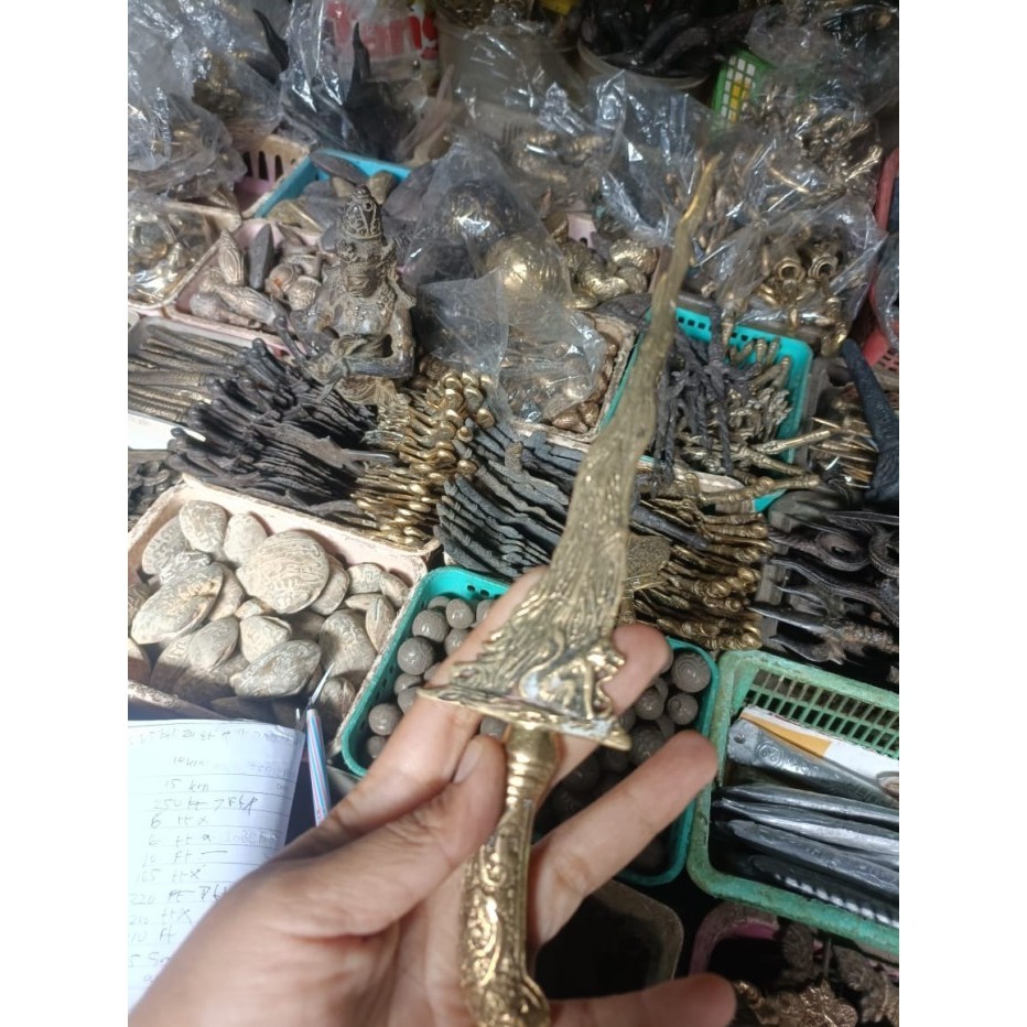 termurah dari kuningan sepuhan emas keris singa pandawa sepuh majapahit termurah bk Keris sengkelat 