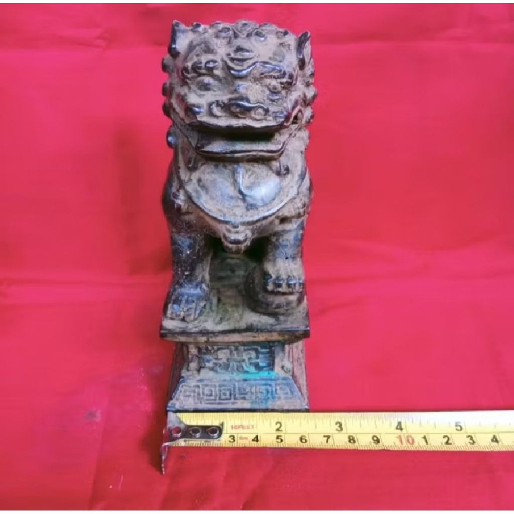 Patung singa qilin hitam perunggu