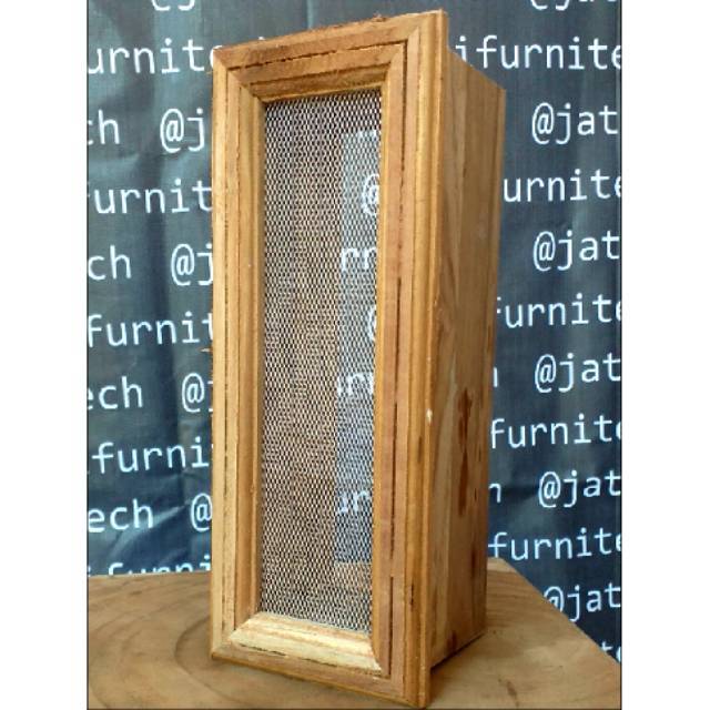 Loster kayu, ventilasi udara (sudah terpasang kawat nyamuk)