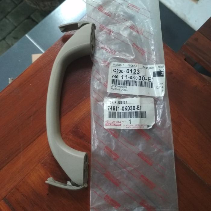 Pegangan Tangan atas plafon Innova fortuner warna grege 74611-0K030-E1 quality