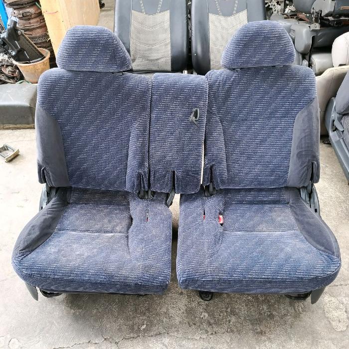 Jok / kursi belakang ( baris 2 ) Bekas mobil Honda Stream bahan kulit bludru