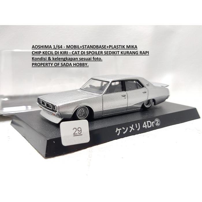 Skala 1/64 Nissan Skyline Kenmeri 4 Door Silver Aoshima Grachan
