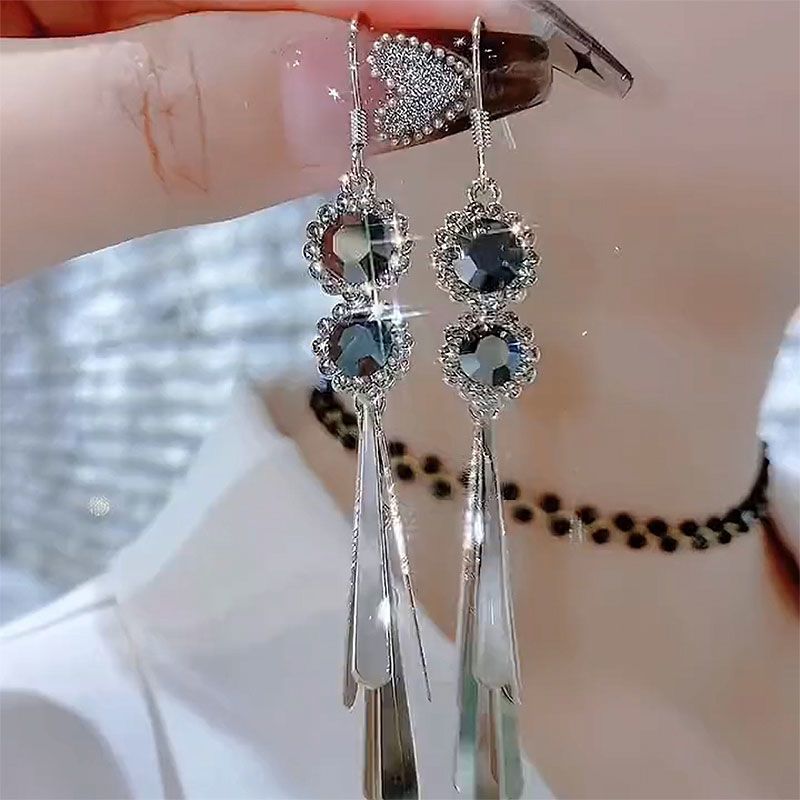 [Mempesona]Anting tassel hitam bertabur berlian, anggun , viral untuk musim gugur-dingin .