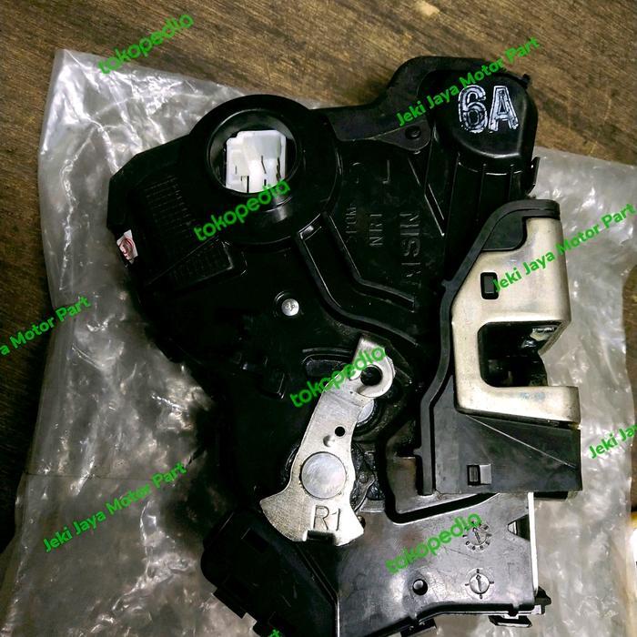 Doorlock Pintu Rush Terios Original - Depan Kiri TOP