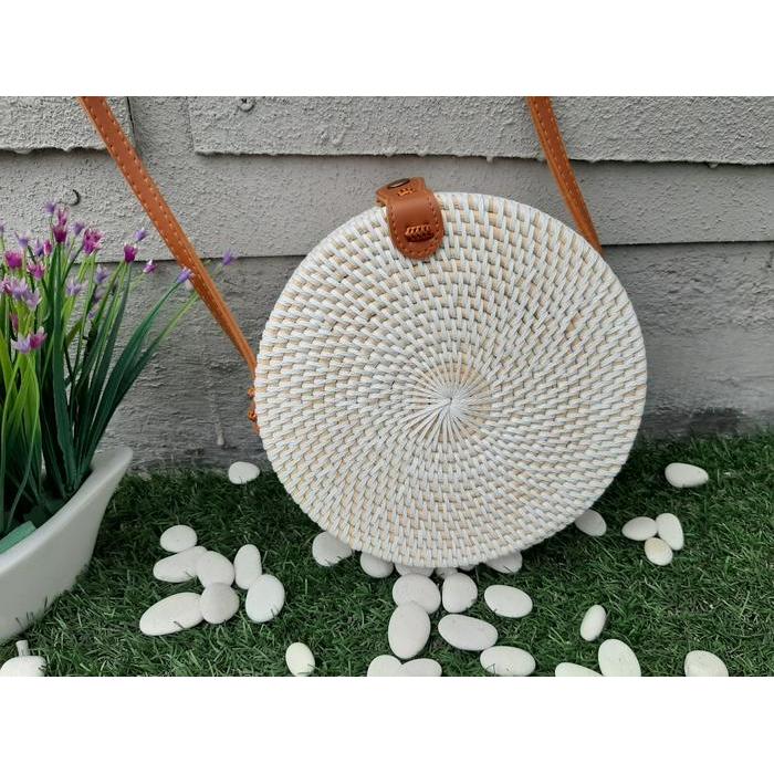 Tas bulat Rotan Bali Lombok anyaman tali slempang 20 cm barang unik - Putih Poloos