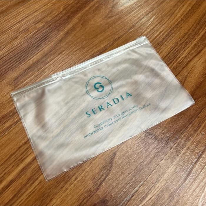 Seradia Hijab Segi Empat Monogram Classic - Tussa Terlaris