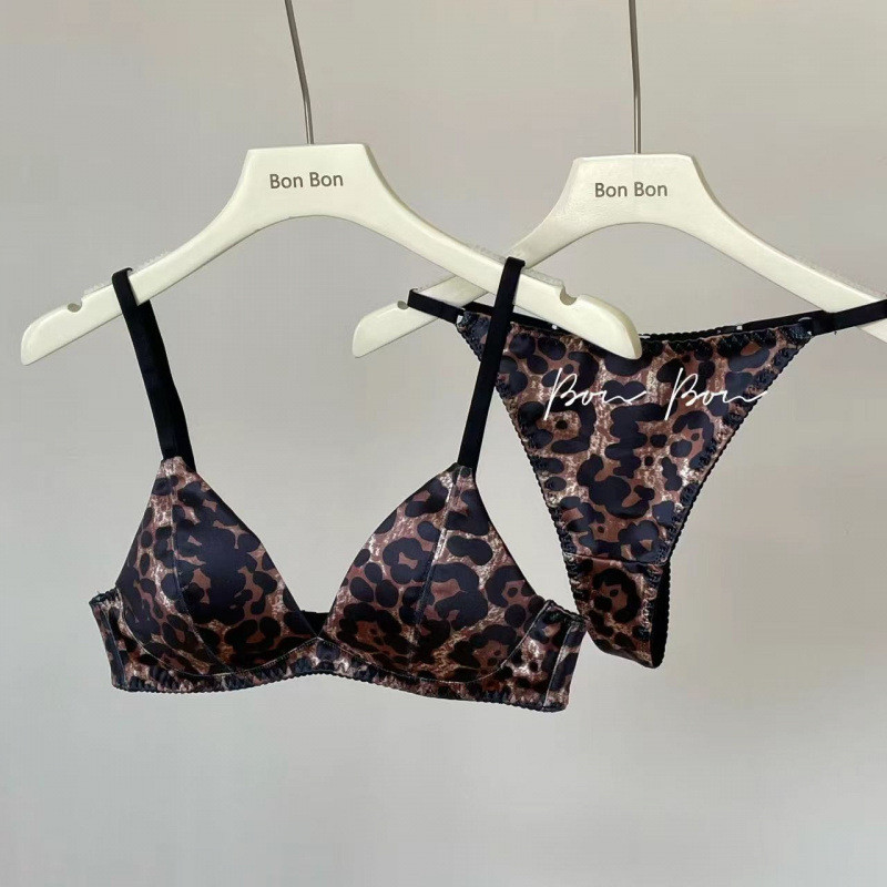Awan Lembut Set Bra T-Pants Satin Cup Segitiga Tipis Tanpa Kawat Nyaman