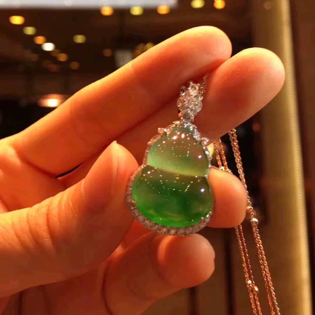 Liontin Labu Giok Es Giok Burma Alami Kelas A Motif Bunga Liontin Giok Hijau Cerah untuk Wanita Asli