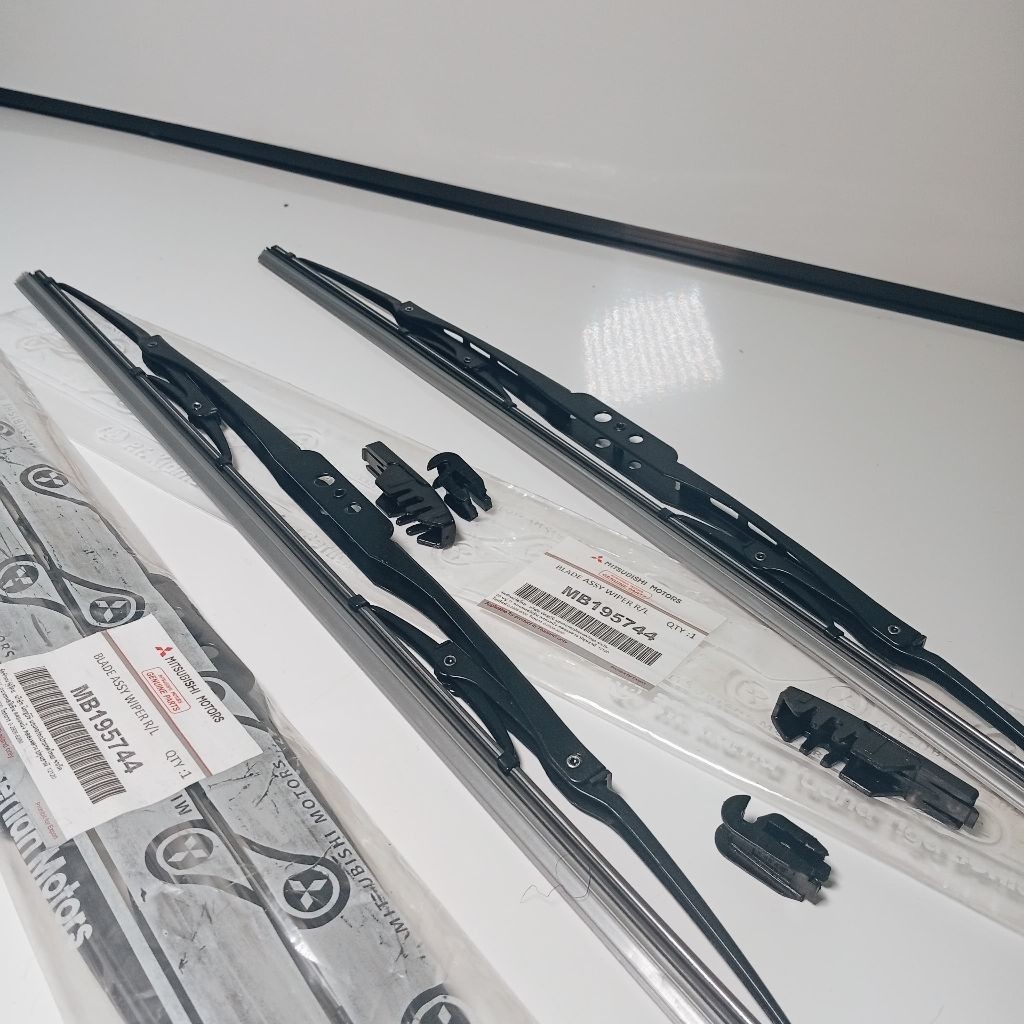 =Aksesoris Otomotif=[ AkseOtomotif01 ] Wiper Blade Wiper Depan Set Mitsubishi L300 L038 L200 Strada 