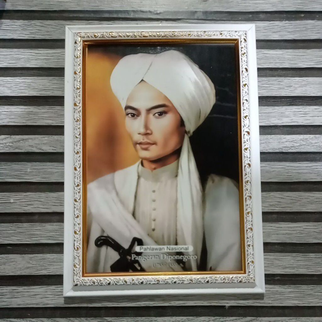 Pangeran Diponegoro / Pahlawan Nasional / Hiasan Dinding Pigura Fiber 25 x 35 cm