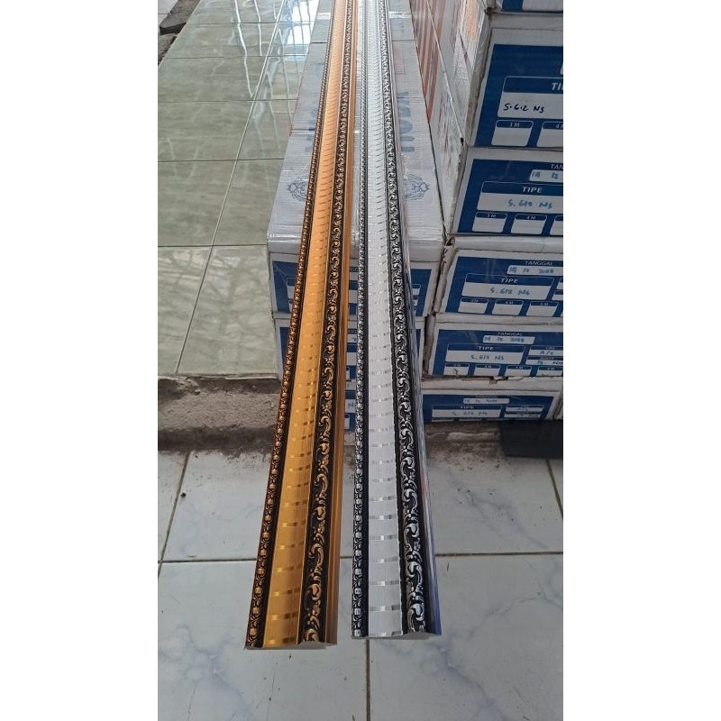 List Figura PVC Tembok figura PVC