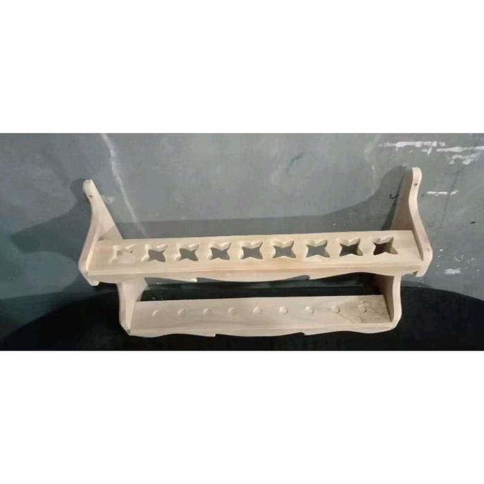 jagrak keris model dinding nempel panjang 60 tinggi 24 cm isi 7 keris NR33